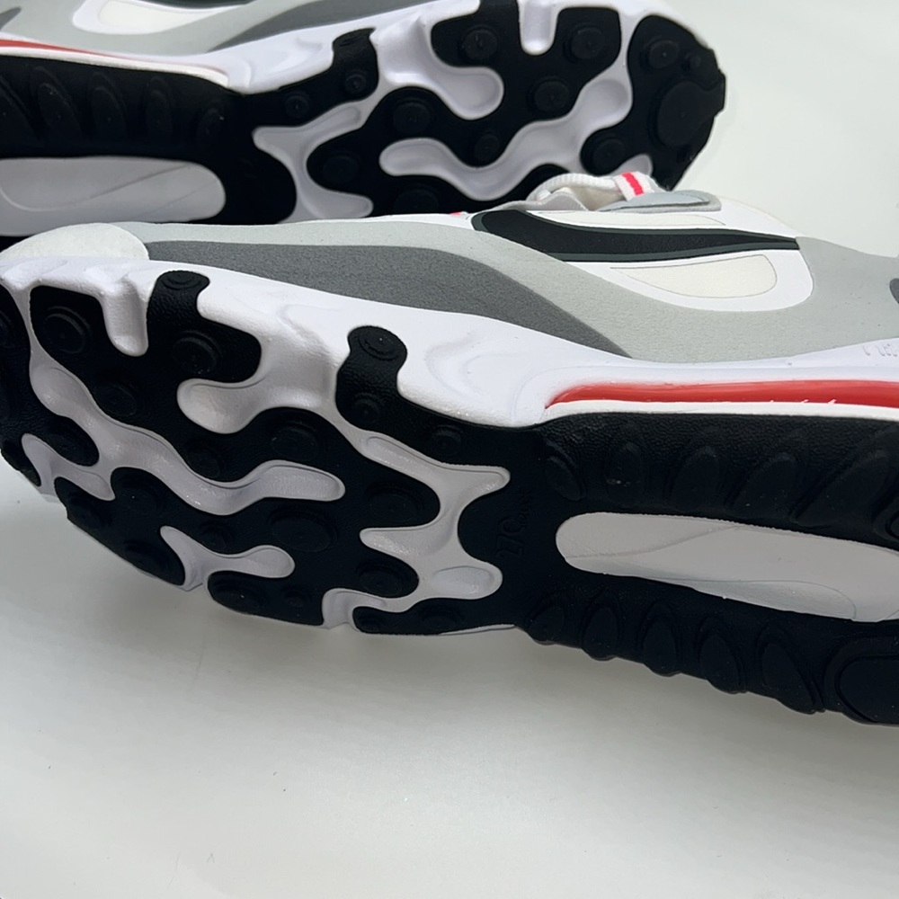 ❤️NWT NIKE AIR MAX 270 REACT SNEAKER - Picture 10 of 13
